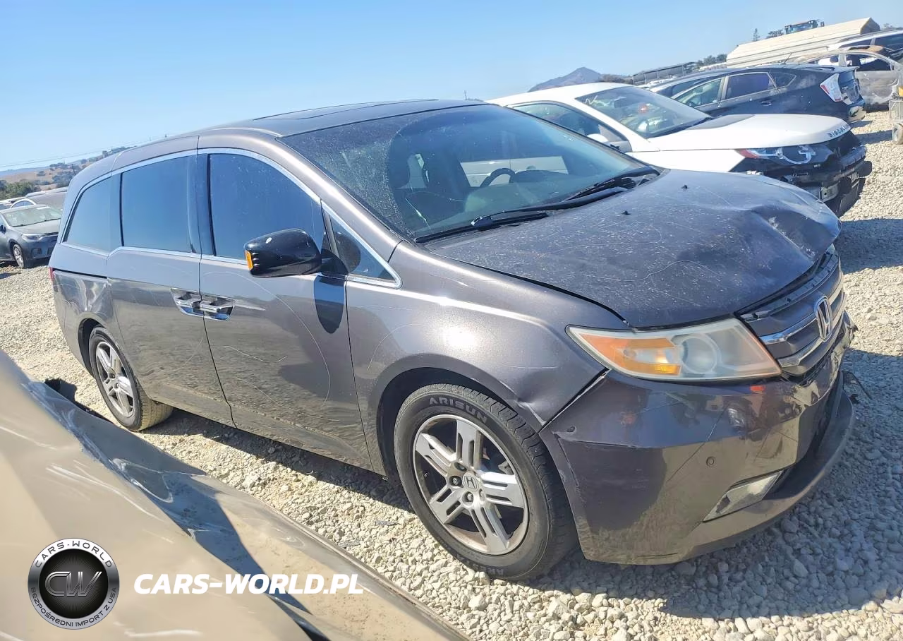 2013 Honda Odyssey Touring VIN:5FNRL5H95DB015177 - 4