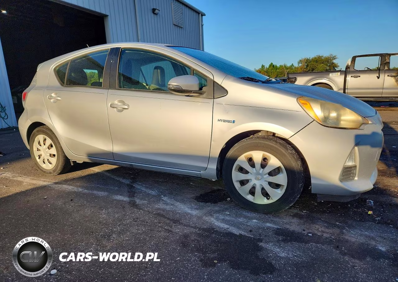 2012 Toyota Prius C One VIN:JTDKDTB33C1010784 - 4