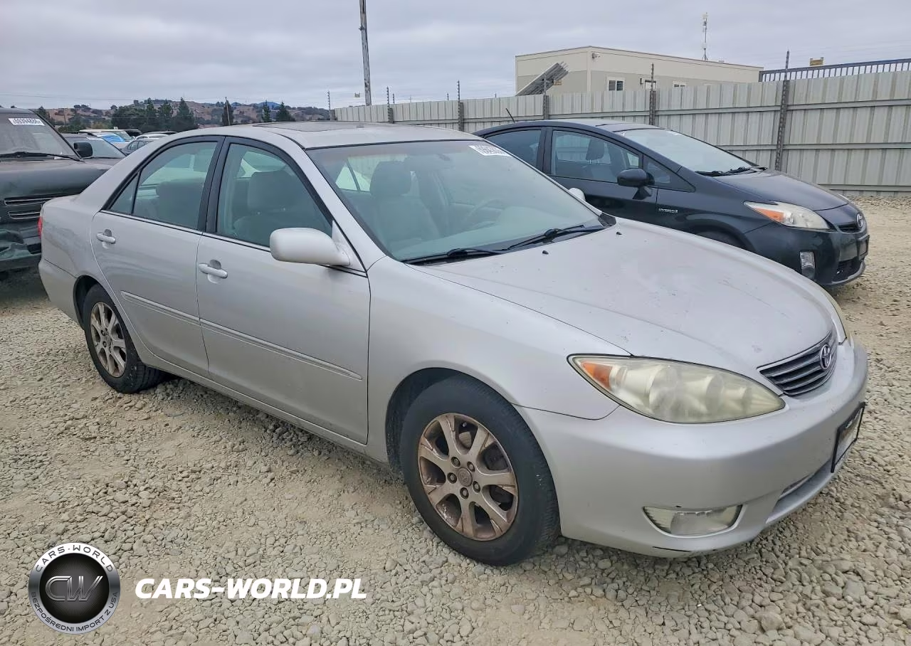 2005 Toyota Camry Xle VIN:4T1BE30K05U527593 - 4