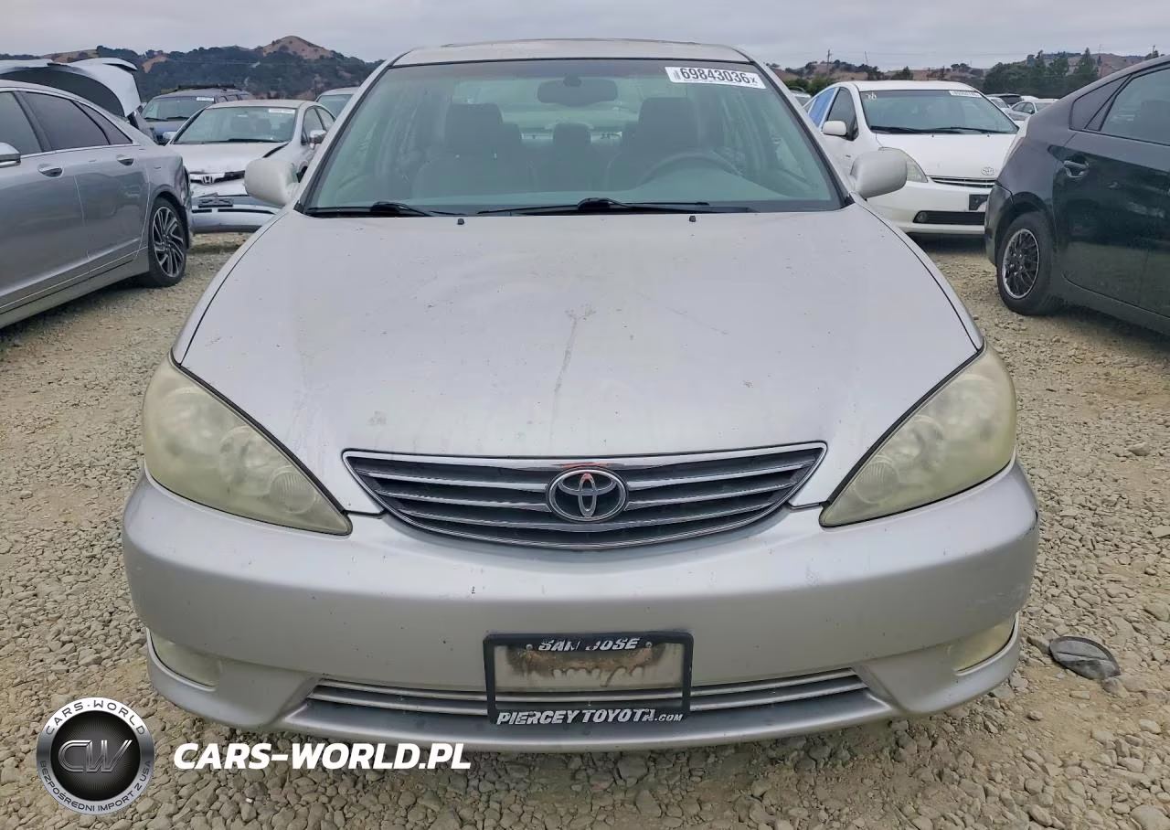 2005 Toyota Camry Xle VIN:4T1BE30K05U527593 - 5