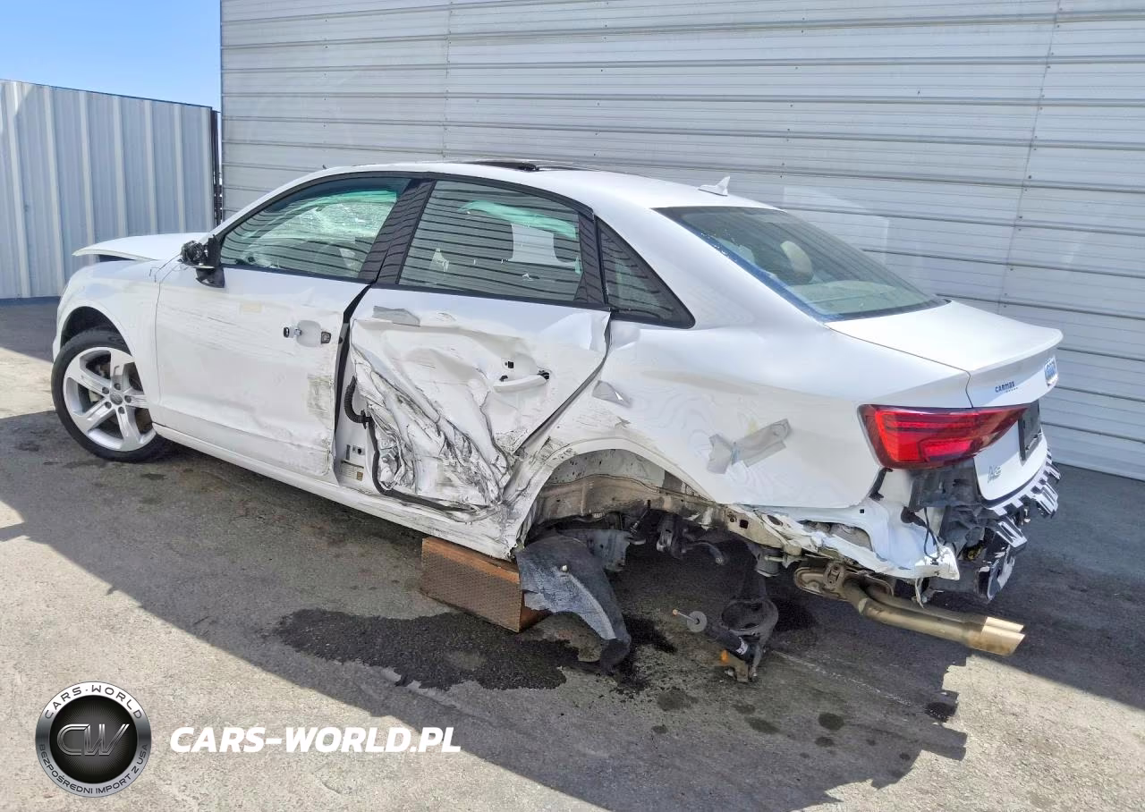 2018 Audi A3 Premium VIN:WAUAUGFF2J1026962 - 2