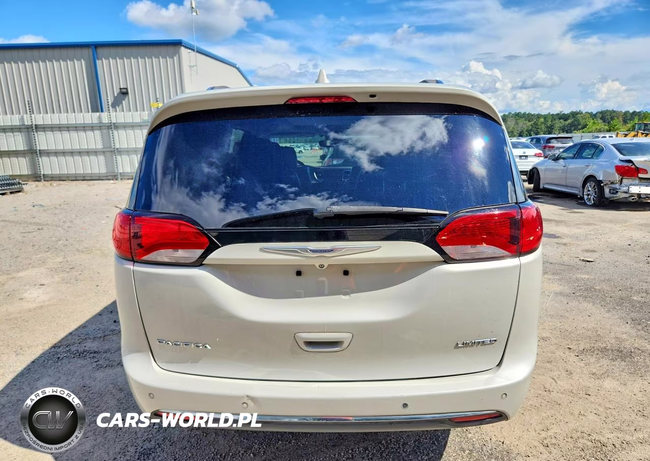 2017 Chrysler Pacifica Limited VIN:2C4RC1GG3HR705481 - 6