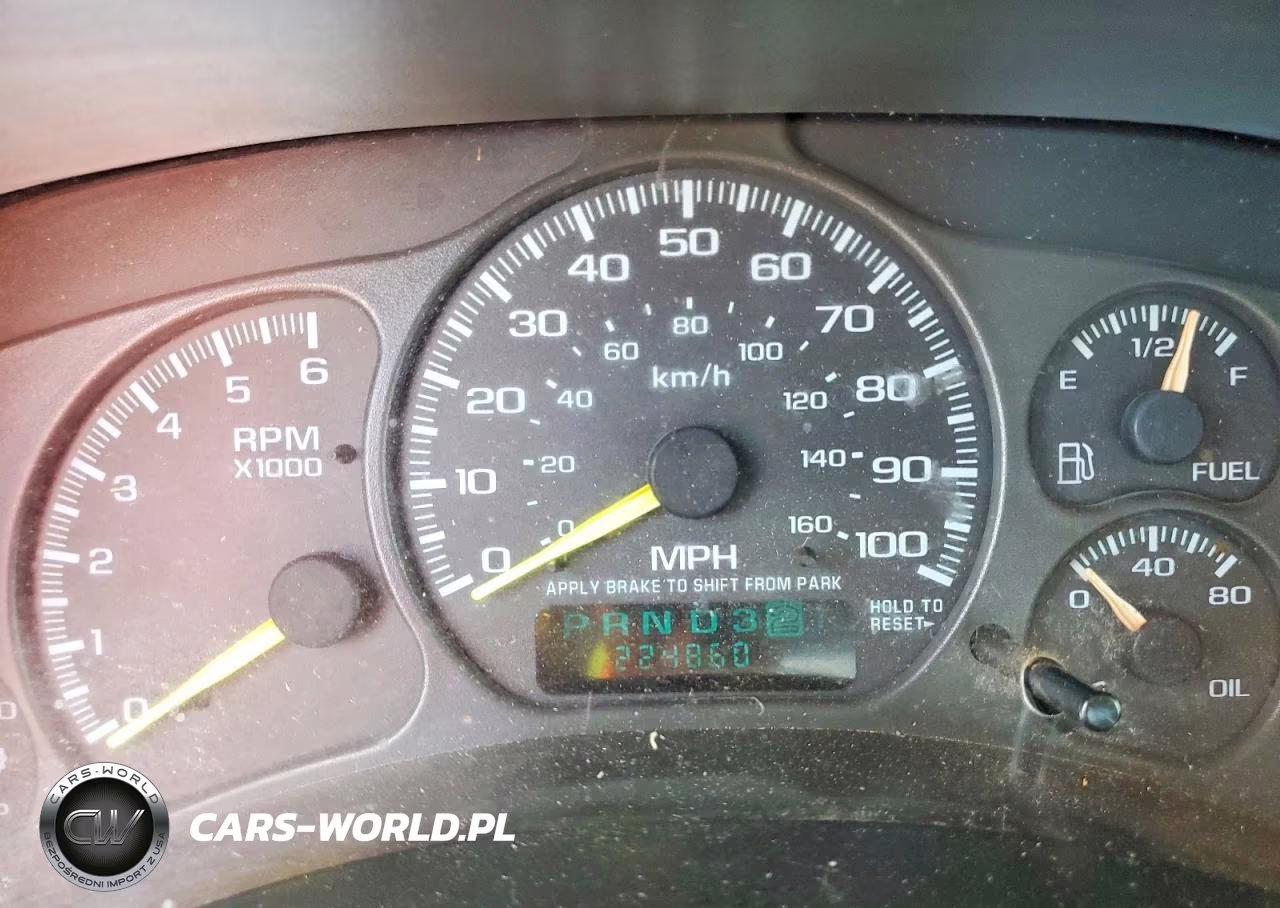 1999 Chevrolet Silverado K2500 VIN:1GCGK29U4XE130919 - 9