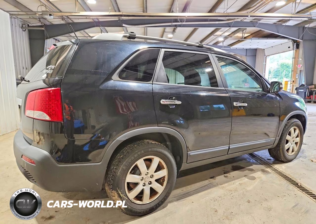 2011 Kia Sorento Lx VIN:5XYKT4A18BG165077 - 3