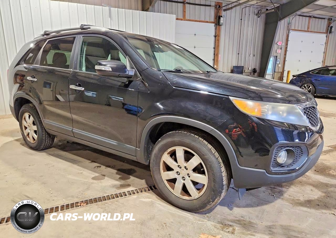 2011 Kia Sorento Lx VIN:5XYKT4A18BG165077 - 4