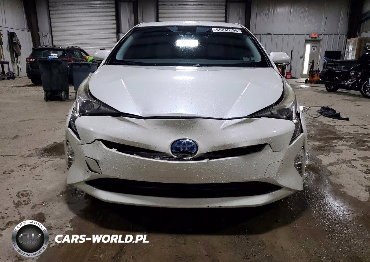 2016 Toyota Prius Three Touring VIN:JTDKARFU1G3520947 - 5