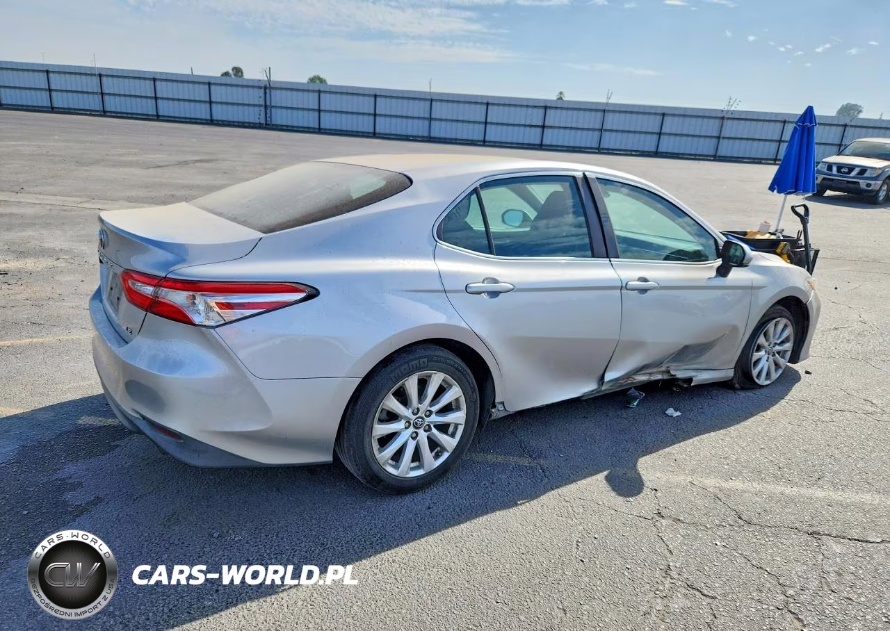 2018 Toyota Camry Le VIN:4T1B11HK0JU529276 - 3