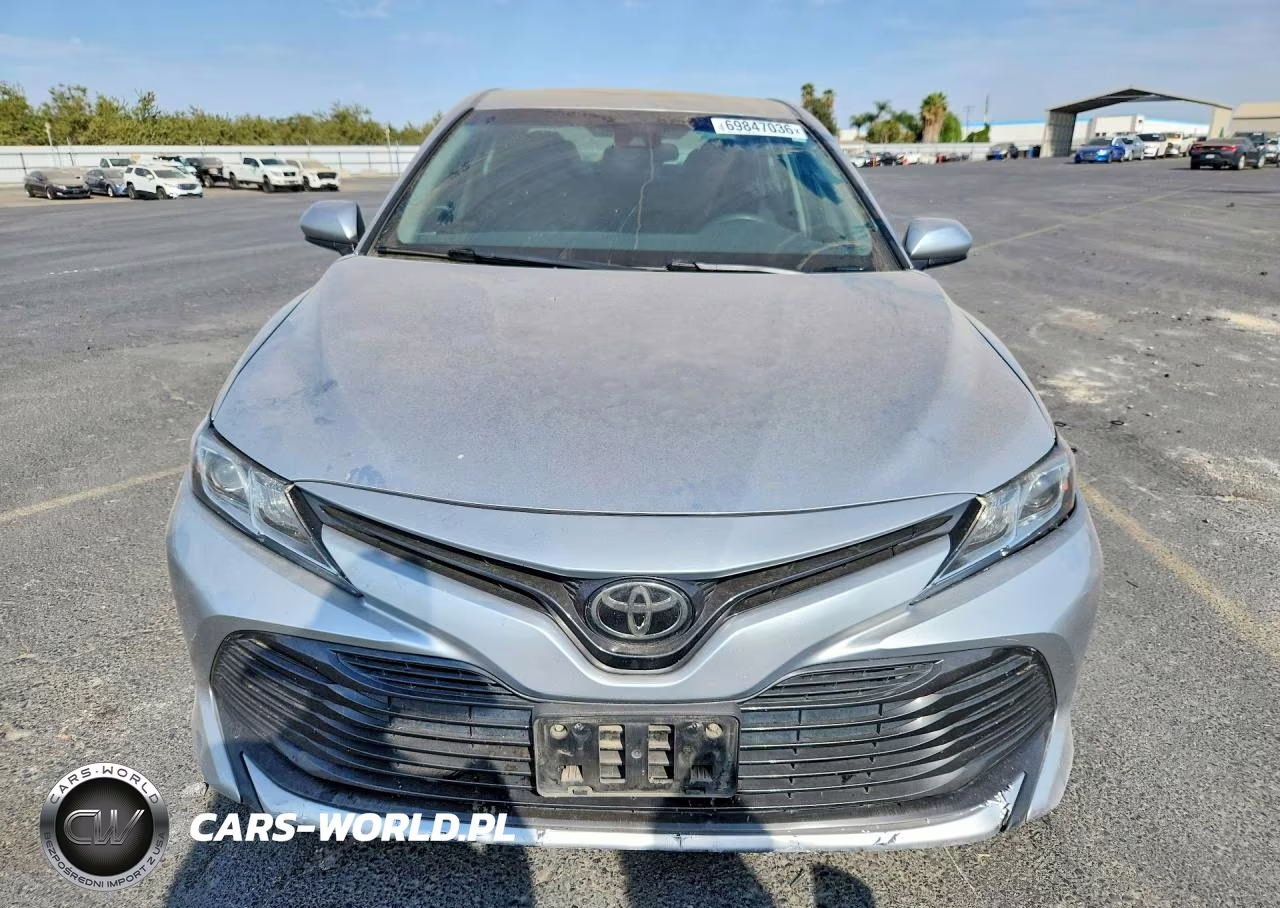 2018 Toyota Camry Le VIN:4T1B11HK0JU529276 - 5