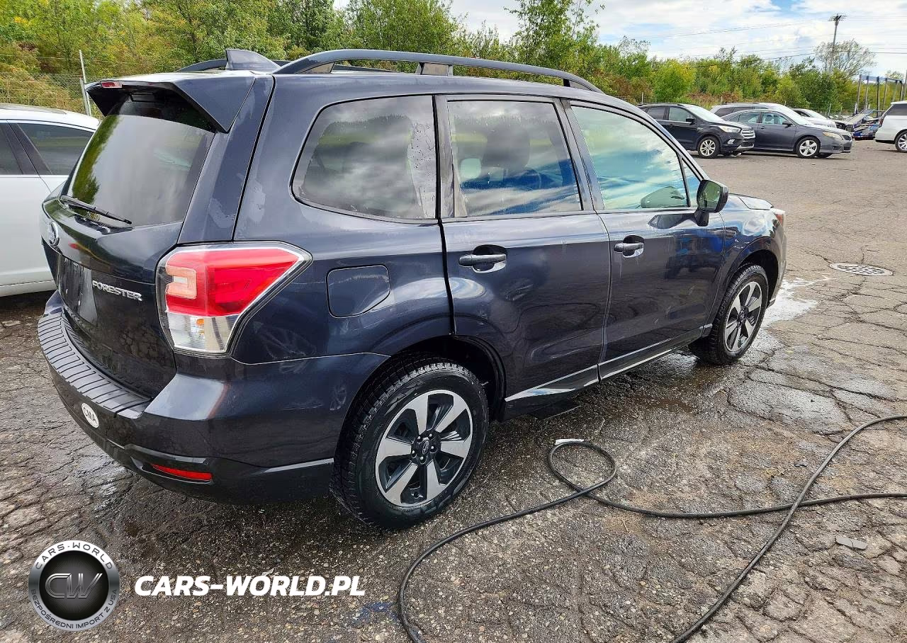 2018 Subaru Forester 2.5I Premium VIN:JF2SJAGC2JH427440 - 3