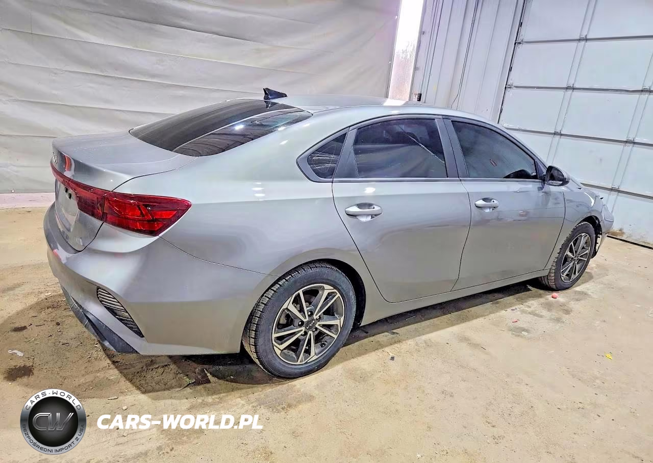 2023 Kia Forte Lxs VIN:3KPF24AD2PE517427 - 3
