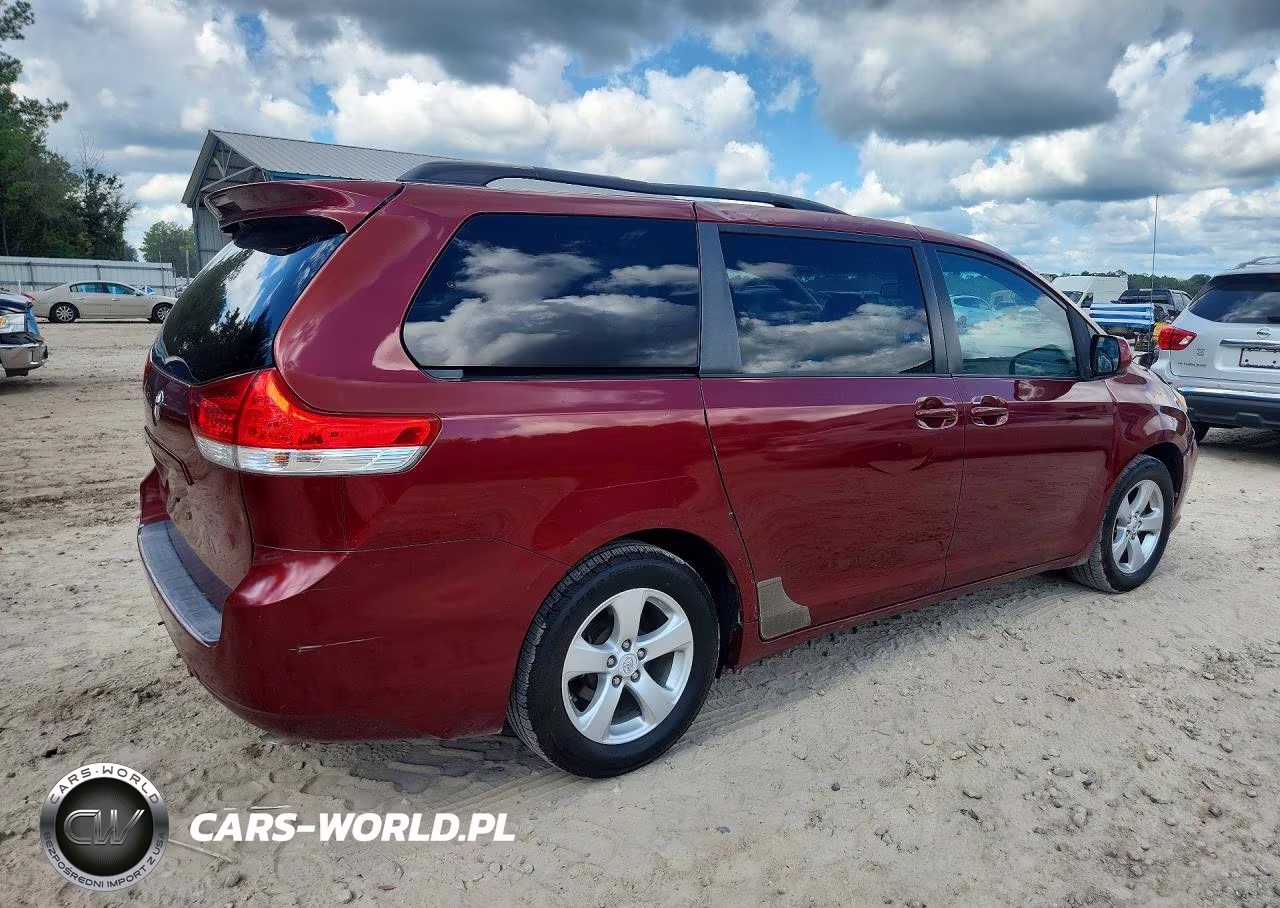 2011 Toyota Sienna Le VIN:5TDKK3DC8BS029366 - 3