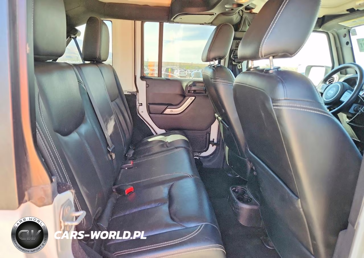 2015 Jeep Wrangler Unlimited Rubicon VIN:1C4BJWFG1FL699868 - 10
