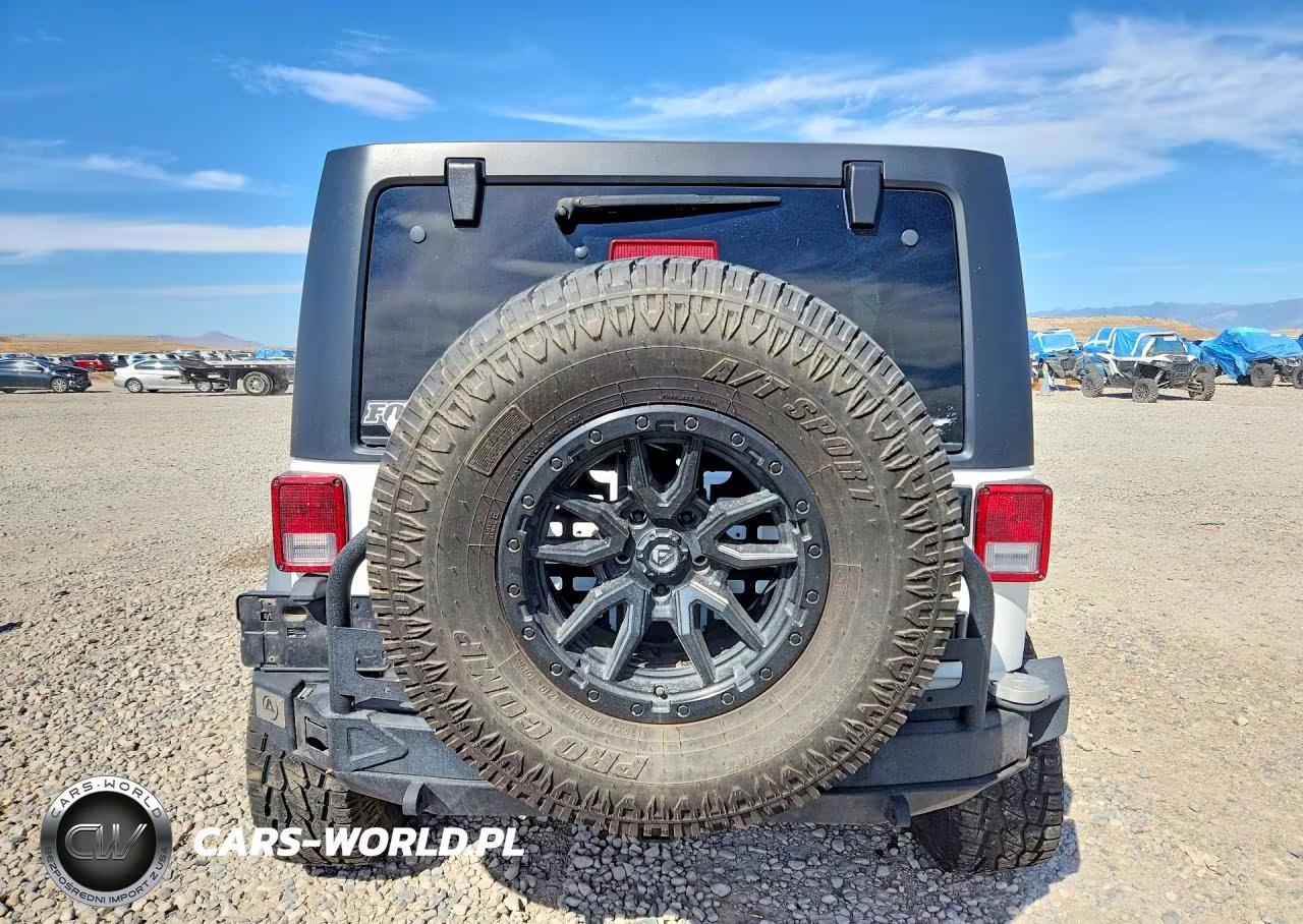 2015 Jeep Wrangler Unlimited Rubicon VIN:1C4BJWFG1FL699868 - 6