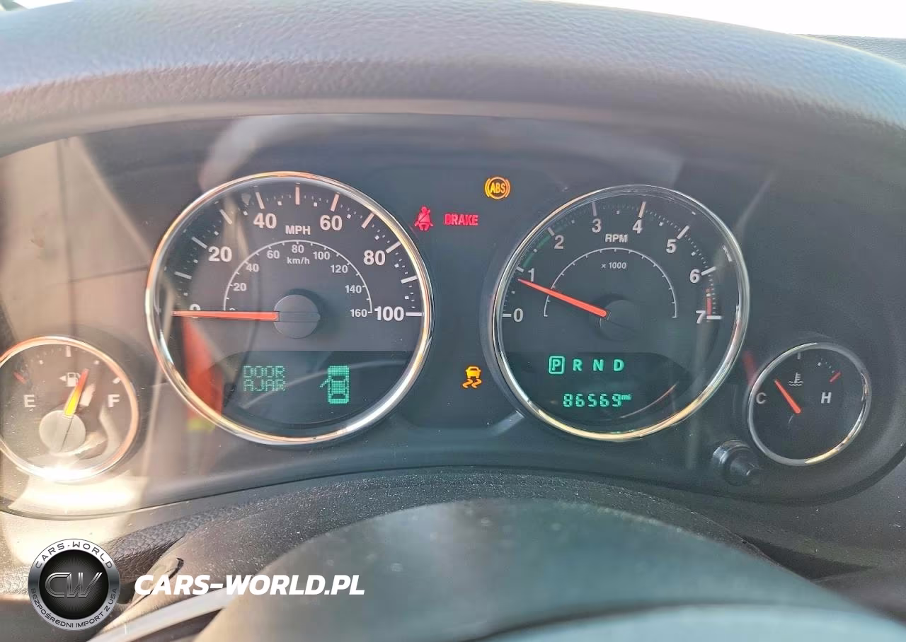 2015 Jeep Wrangler Unlimited Rubicon VIN:1C4BJWFG1FL699868 - 9
