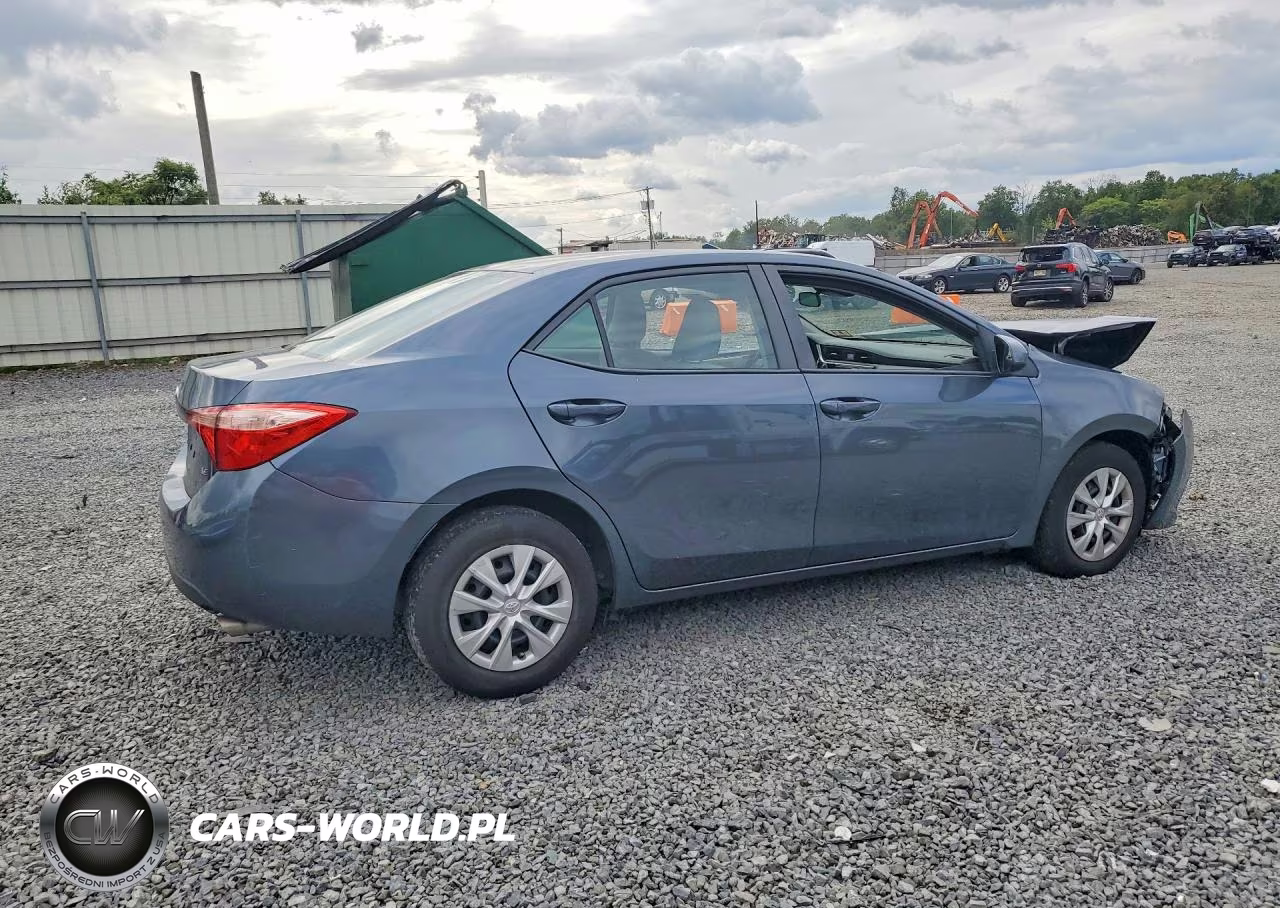 2017 Toyota Corolla Le VIN:2T1BURHE1HC932579 - 3