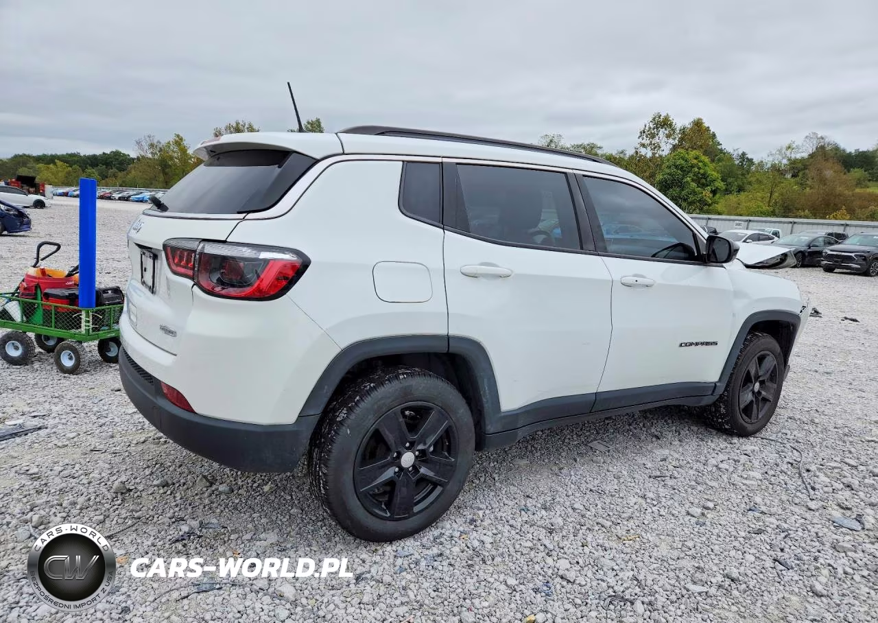 2022 Jeep Compass Latitude VIN:3C4NJDBB3NT222812 - 3