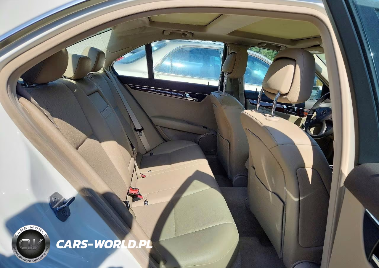 2011 Mercedes-Benz C 300 VIN:WDDGF5EB5BA483993 - 10