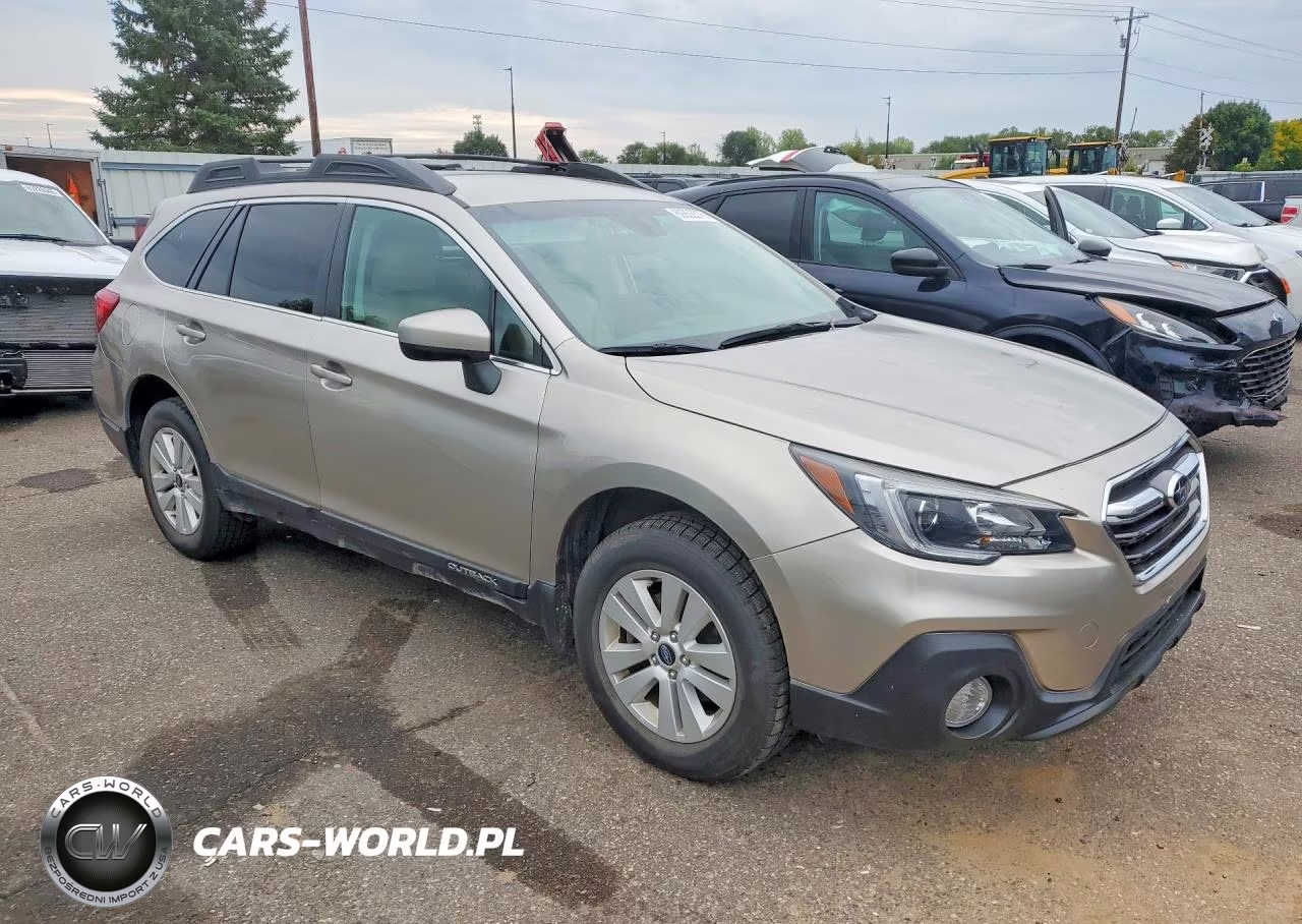 2019 Subaru Outback 2.5I Premium VIN:4S4BSAFC0K3232640 - 4
