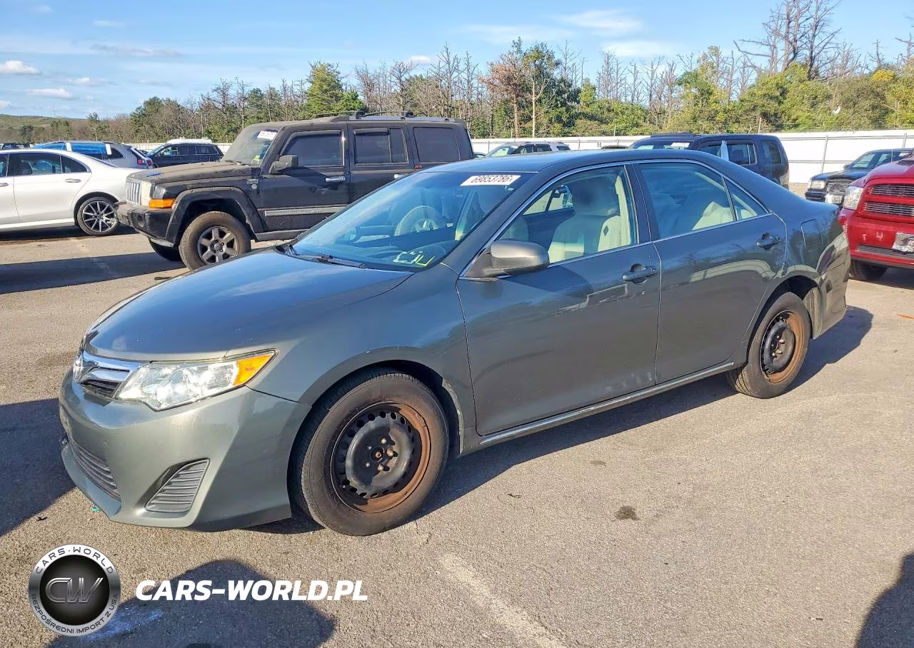 2014 Toyota Camry Le – zdjęcie 1 z 12