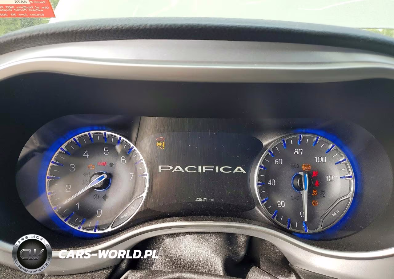 2021 Chrysler Pacifica Touring L VIN:2C4RC3BG1MR564763 - 9
