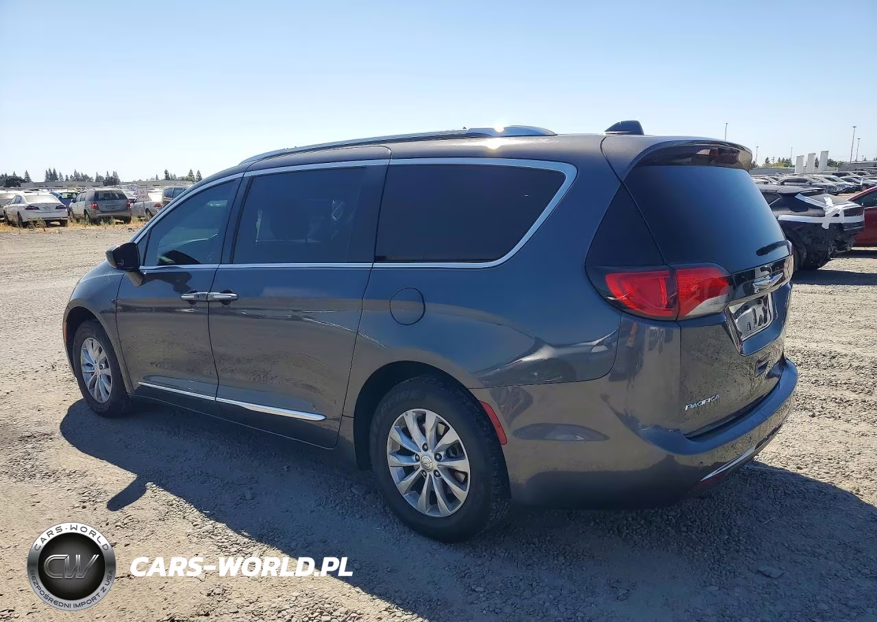 2019 Chrysler Pacifica Touring L VIN:2C4RC1BG6KR596738 - 2