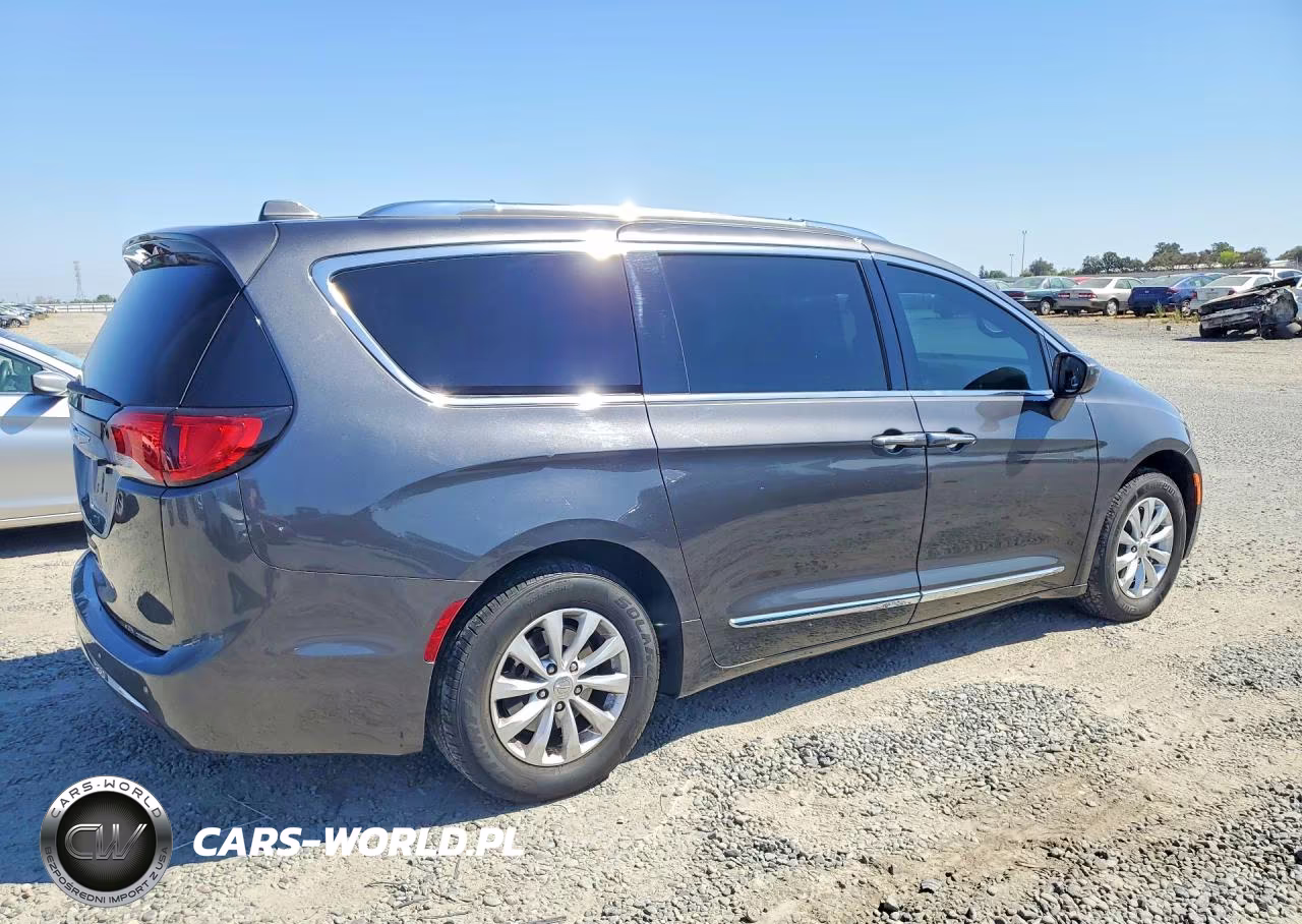 2019 Chrysler Pacifica Touring L VIN:2C4RC1BG6KR596738 - 3