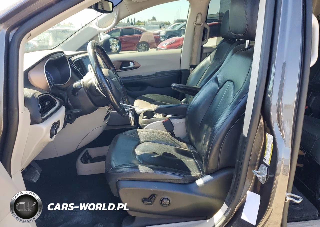 2019 Chrysler Pacifica Touring L VIN:2C4RC1BG6KR596738 - 7