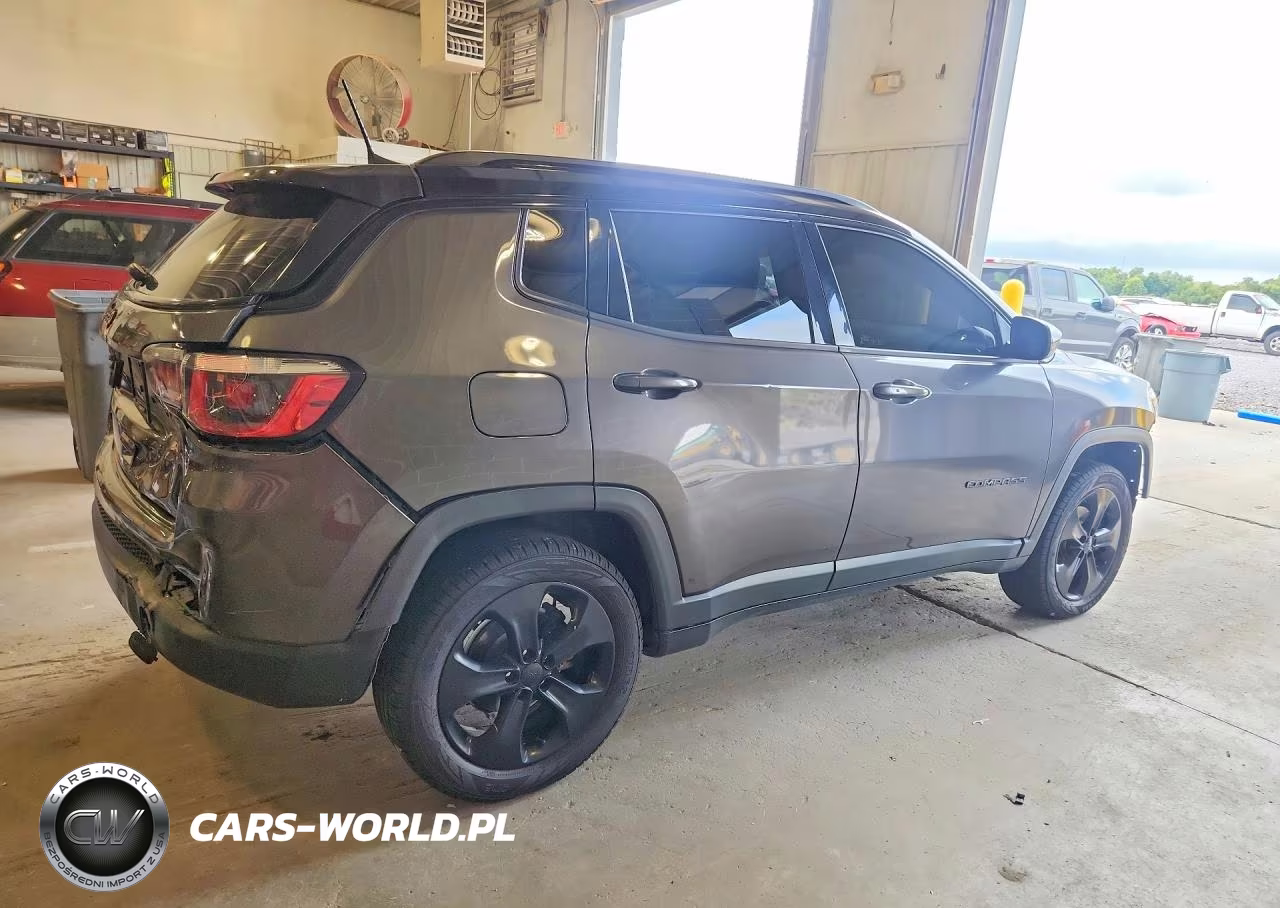 2018 Jeep Compass Latitude VIN:3C4NJDBB1JT337645 - 3