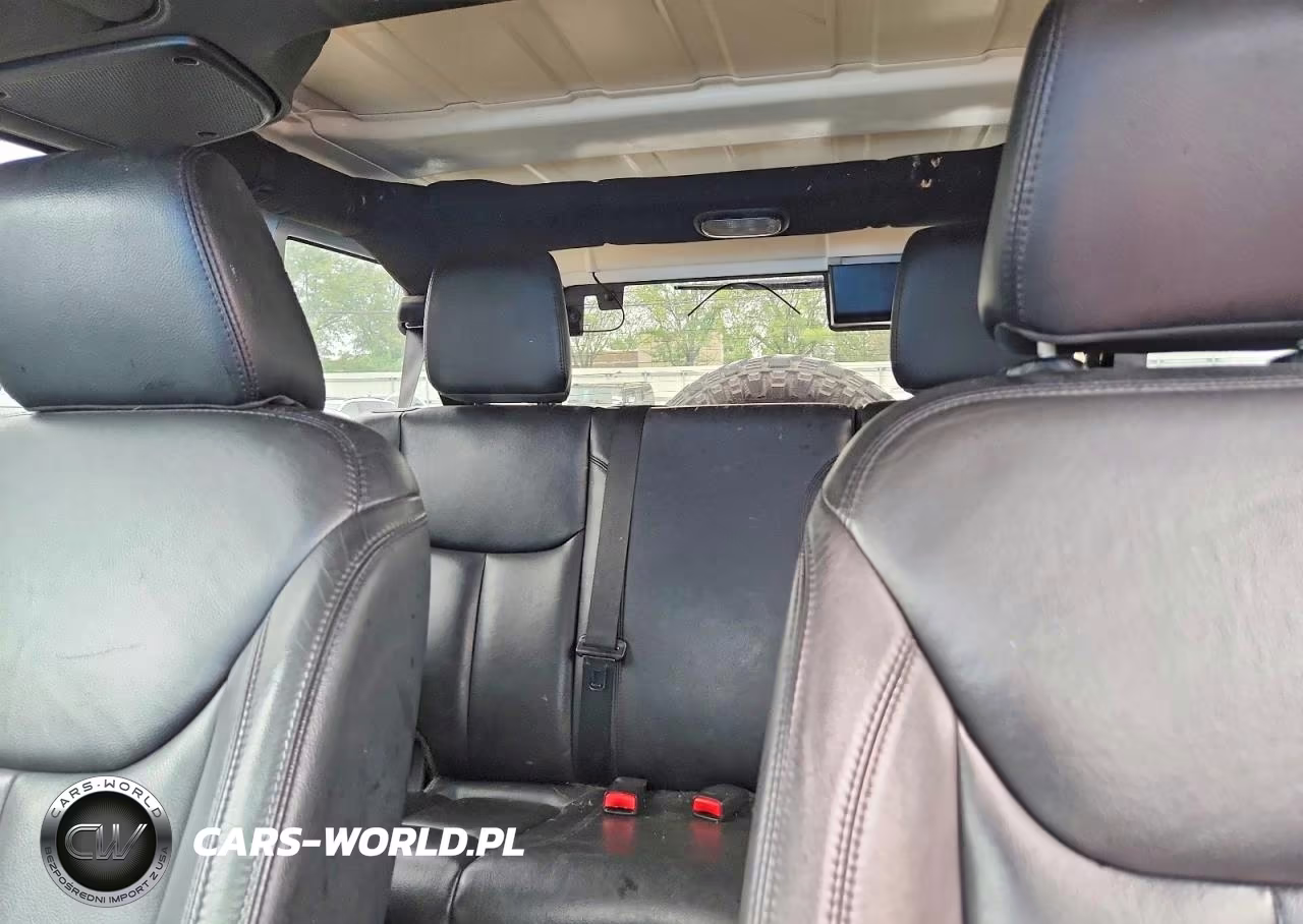 2015 Jeep Wrangler Unlimited Sahara VIN:1C4BJWEG9FL661399 - 10