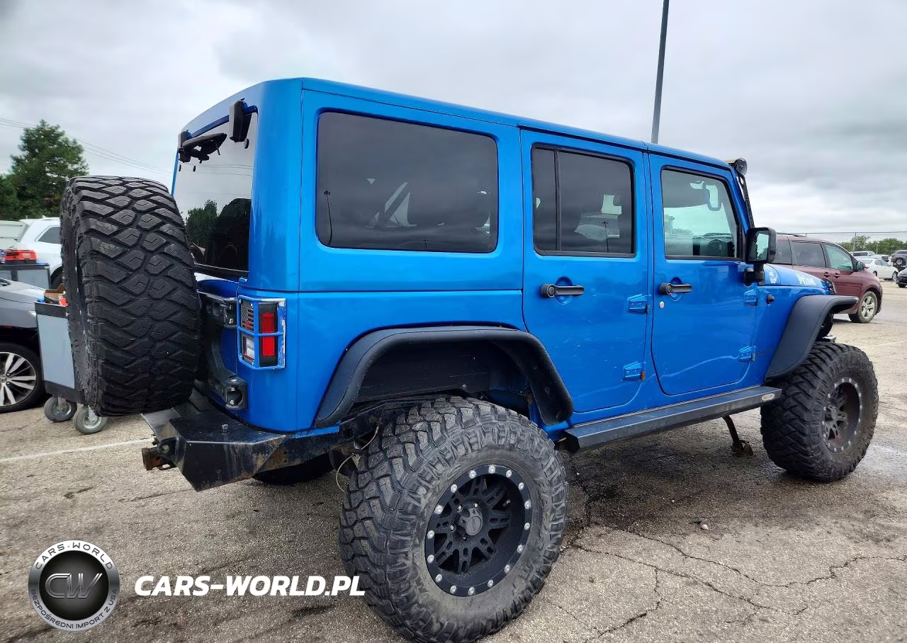 2015 Jeep Wrangler Unlimited Sahara VIN:1C4BJWEG9FL661399 - 3