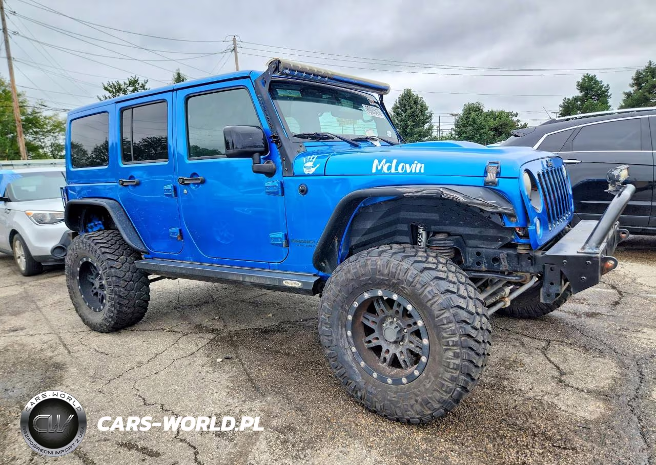2015 Jeep Wrangler Unlimited Sahara VIN:1C4BJWEG9FL661399 - 4