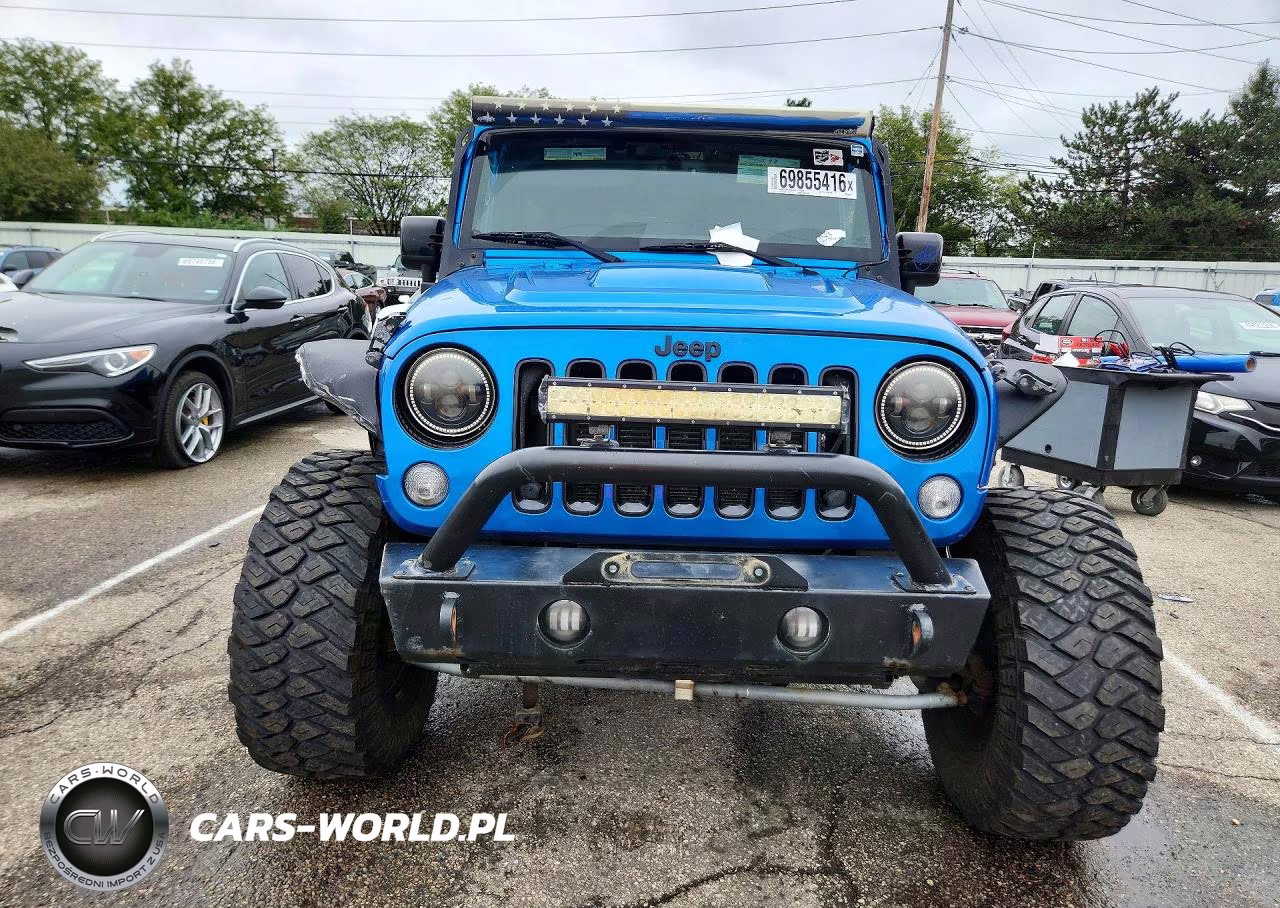 2015 Jeep Wrangler Unlimited Sahara VIN:1C4BJWEG9FL661399 - 5