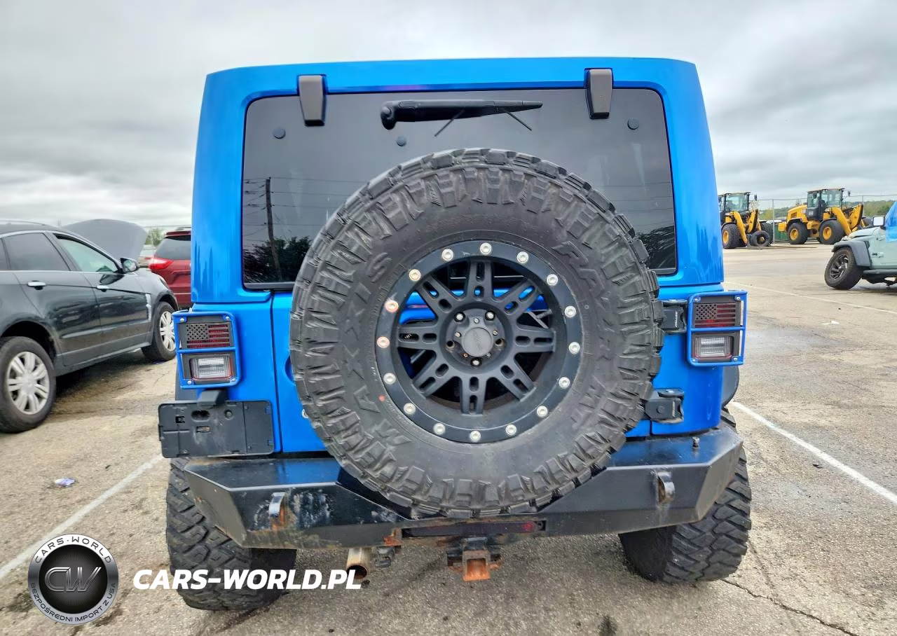 2015 Jeep Wrangler Unlimited Sahara VIN:1C4BJWEG9FL661399 - 6