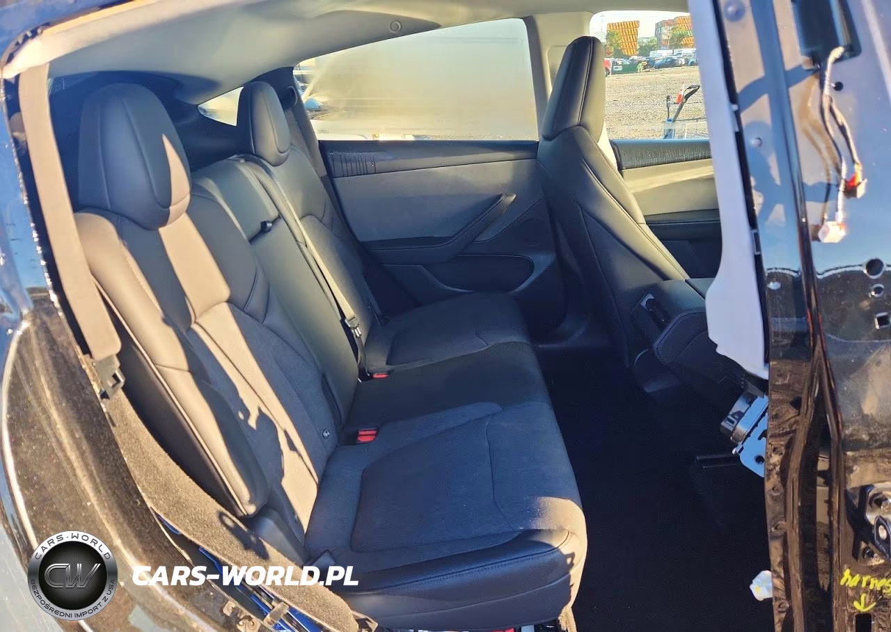 2026 Tesla Model Y VIN:7SAYGDED6TA697083 - 10