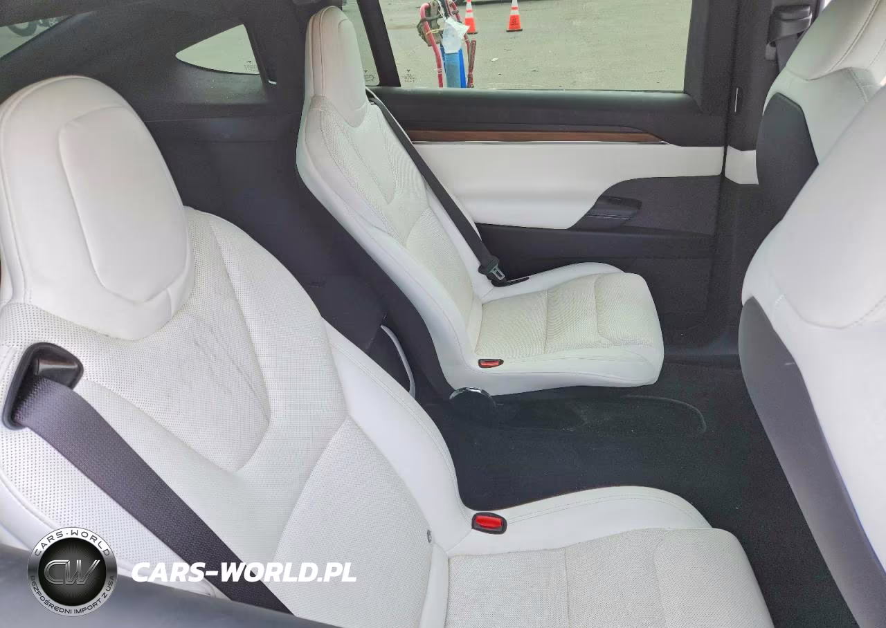 2022 Tesla Model X VIN:7SAXCBE5XNF363925 - 10