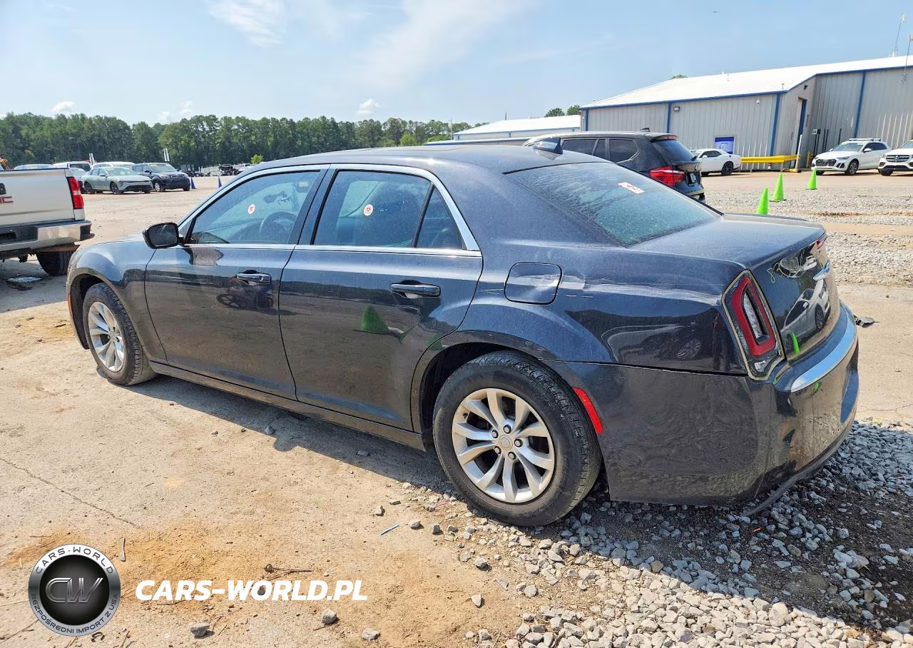 2015 Chrysler 300 Limited VIN:2C3CCAAG8FH833026 - 2