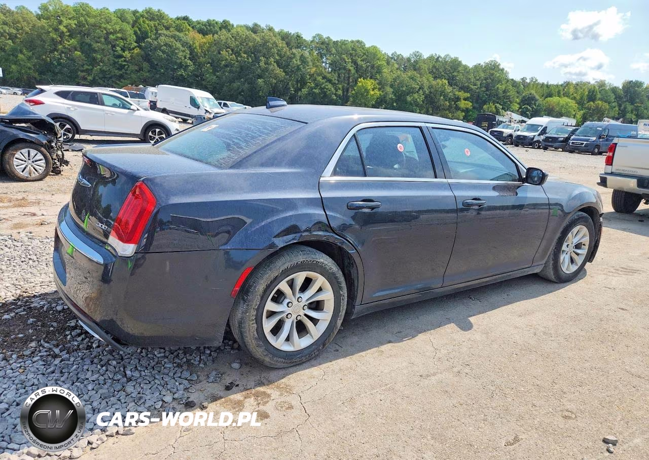 2015 Chrysler 300 Limited VIN:2C3CCAAG8FH833026 - 3