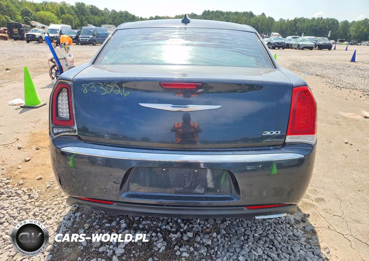 2015 Chrysler 300 Limited VIN:2C3CCAAG8FH833026 - 6
