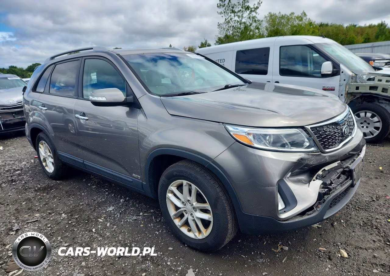 2014 Kia Sorento Lx VIN:5XYKTCA61EG544304 - 4