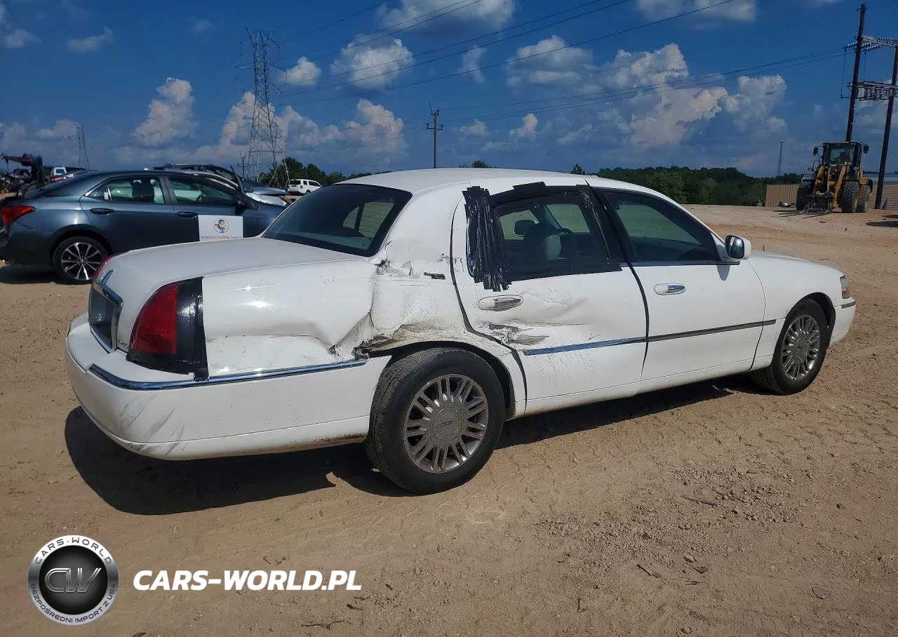 2007 Lincoln Town Car Signature Limited VIN:1LNHM82V77Y630975 - 3