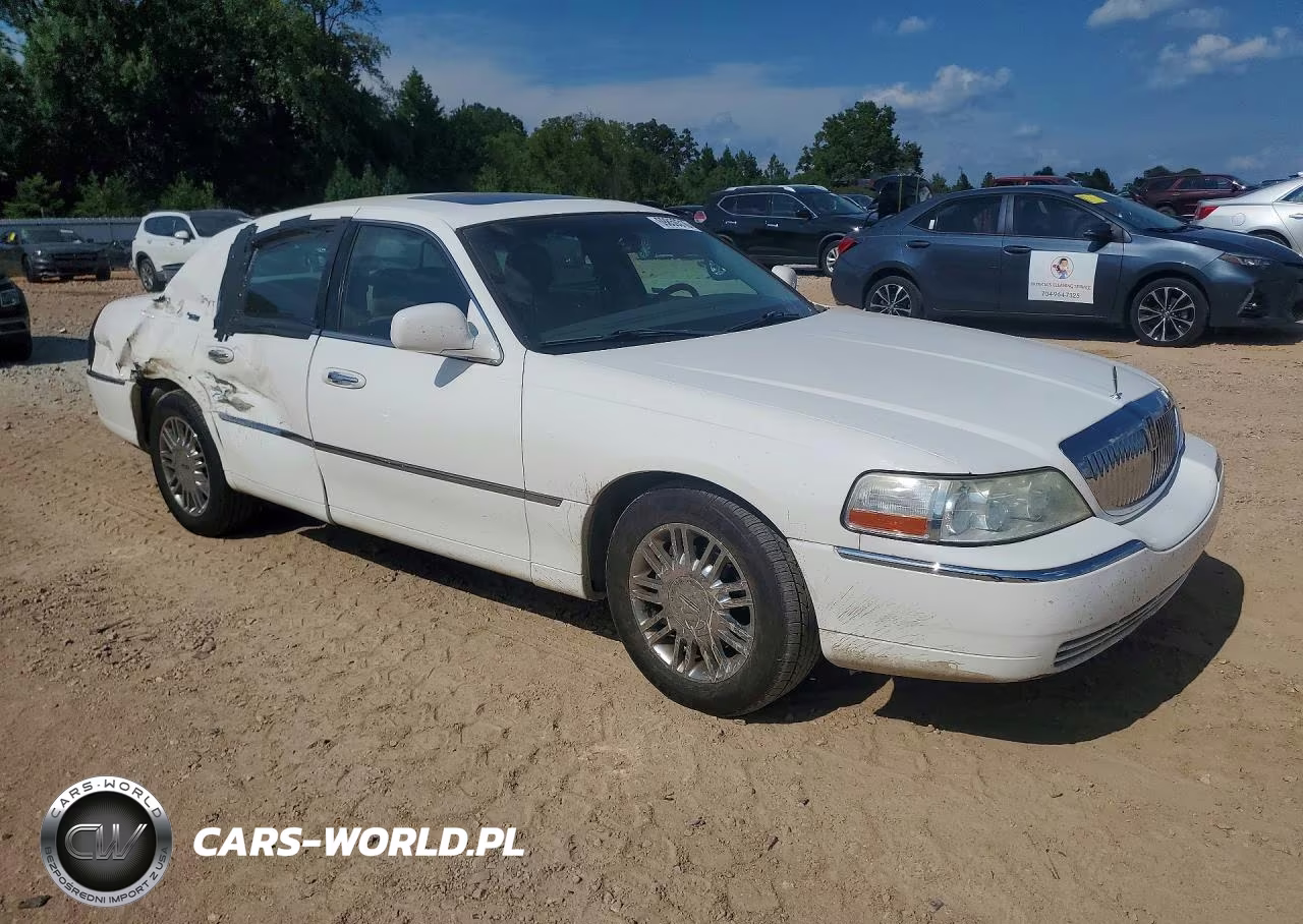 2007 Lincoln Town Car Signature Limited VIN:1LNHM82V77Y630975 - 4
