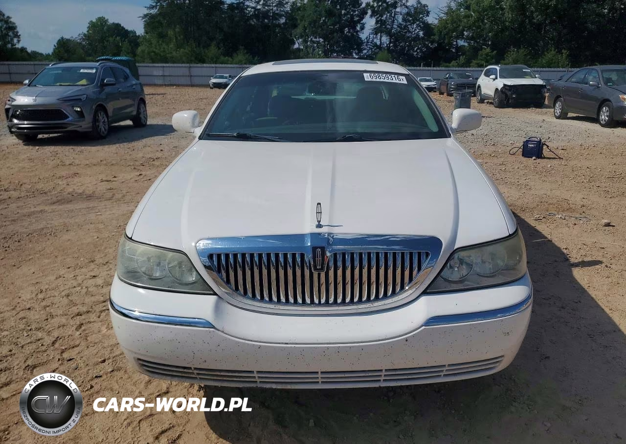 2007 Lincoln Town Car Signature Limited VIN:1LNHM82V77Y630975 - 5