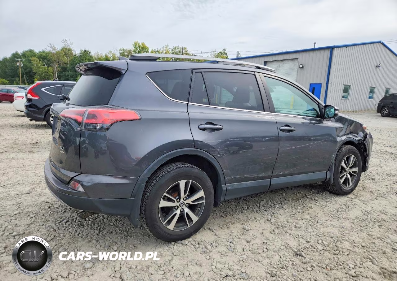 2018 Toyota Rav4 Xle VIN:2T3RFREVXJW780231 - 3