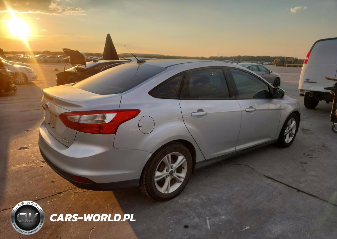 2014 Ford Focus Se VIN:1FADP3F2XEL440214 - 3