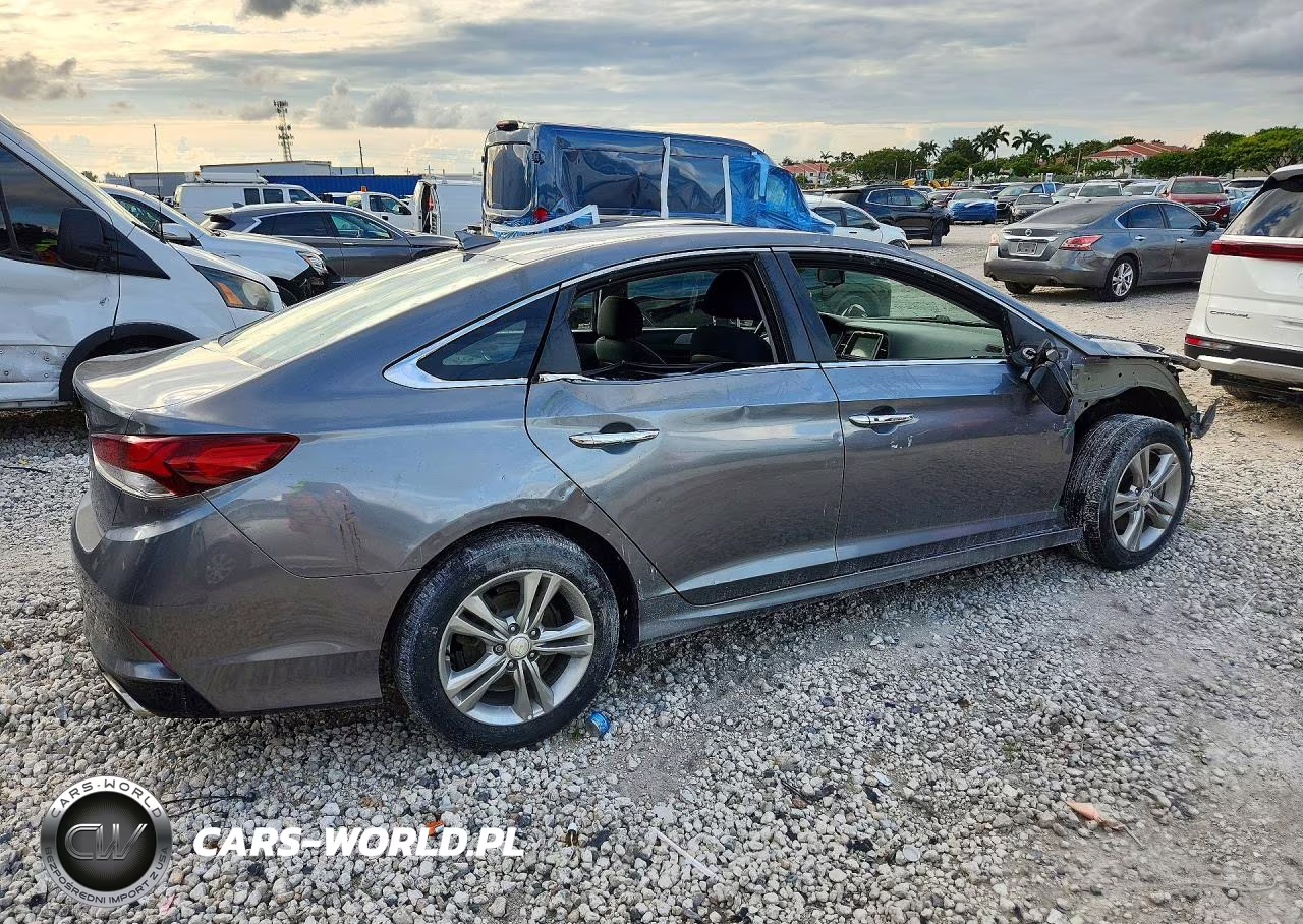 2018 Hyundai Sonata Sel+ VIN:5NPE34AF6JH720396 - 3