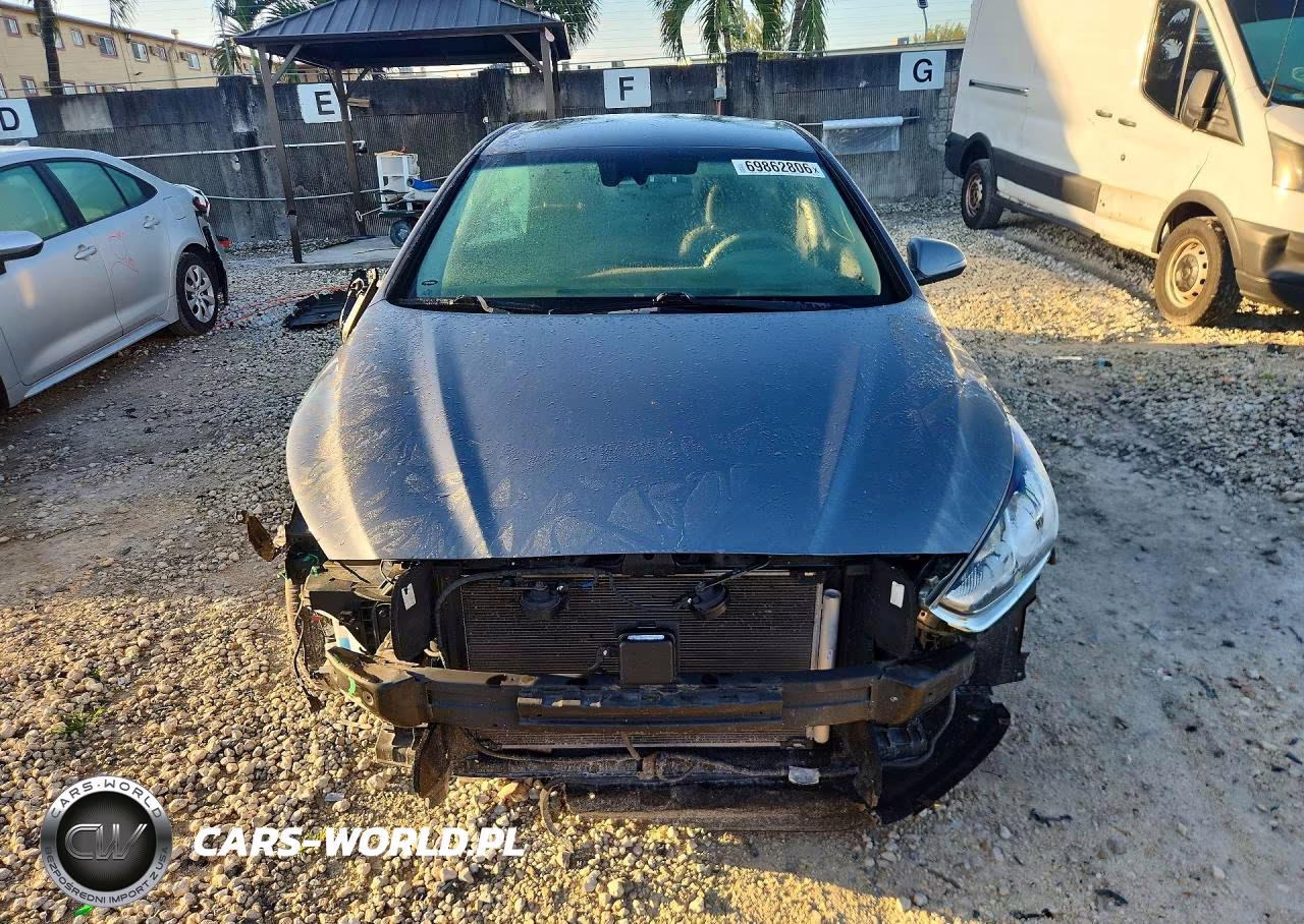 2018 Hyundai Sonata Sel+ VIN:5NPE34AF6JH720396 - 5