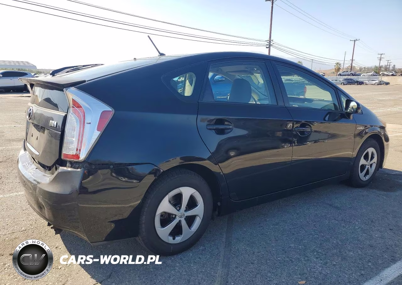 2013 Toyota Prius Two VIN:JTDKN3DU2D5553122 - 3