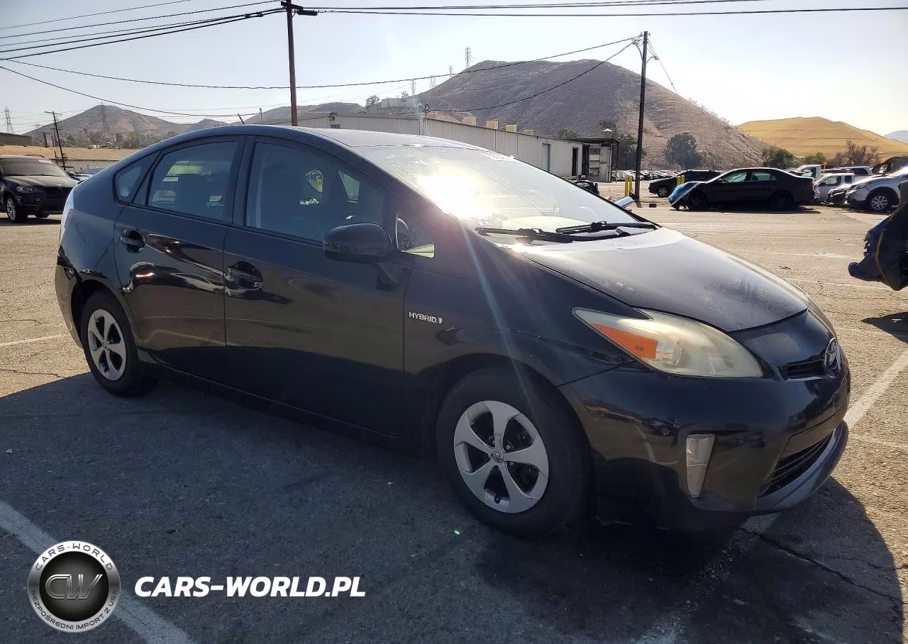 2013 Toyota Prius Two VIN:JTDKN3DU2D5553122 - 4