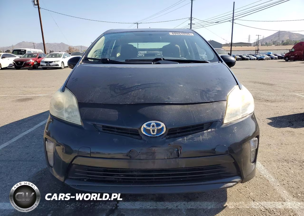 2013 Toyota Prius Two VIN:JTDKN3DU2D5553122 - 5