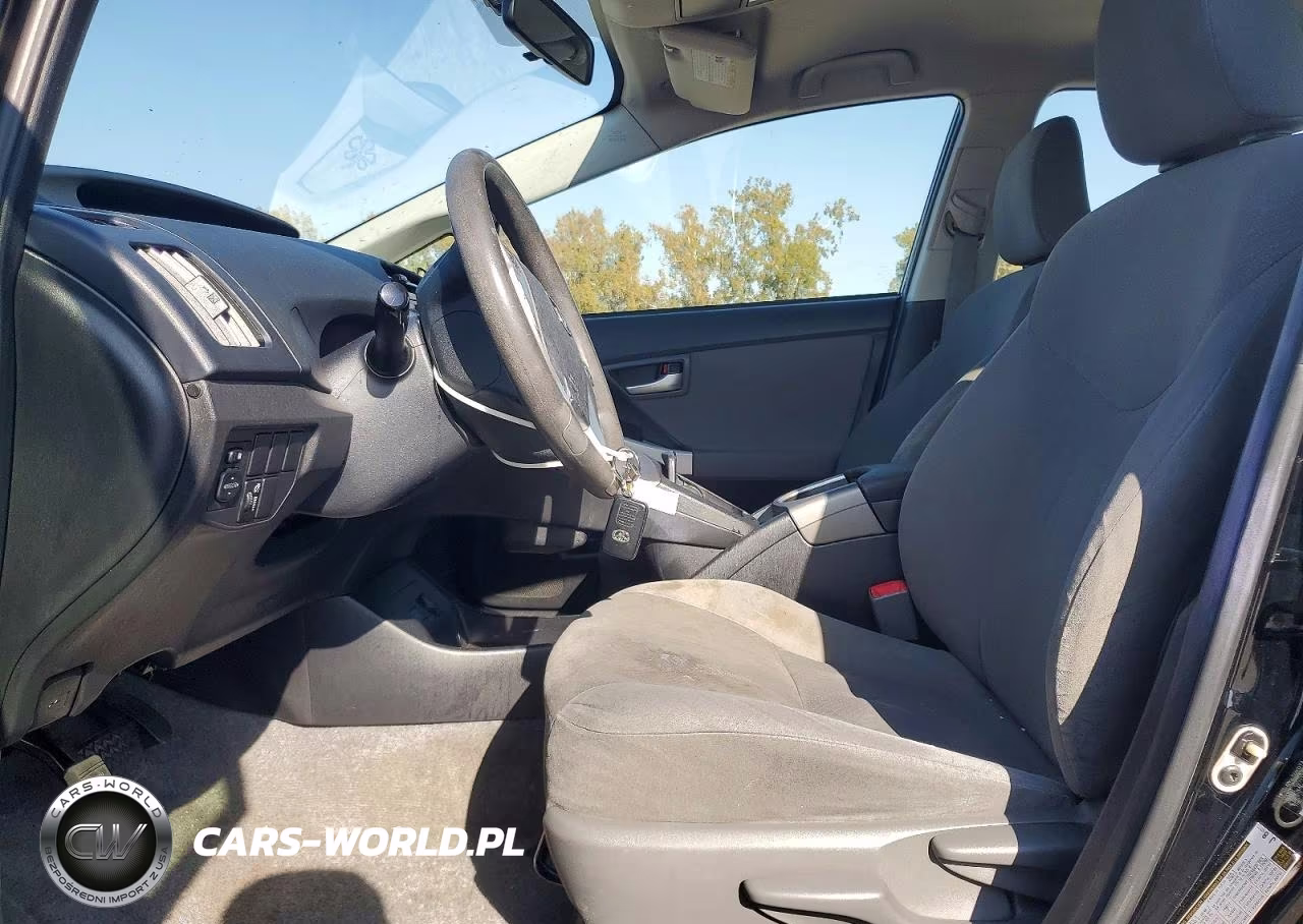 2013 Toyota Prius Two VIN:JTDKN3DU2D5553122 - 7